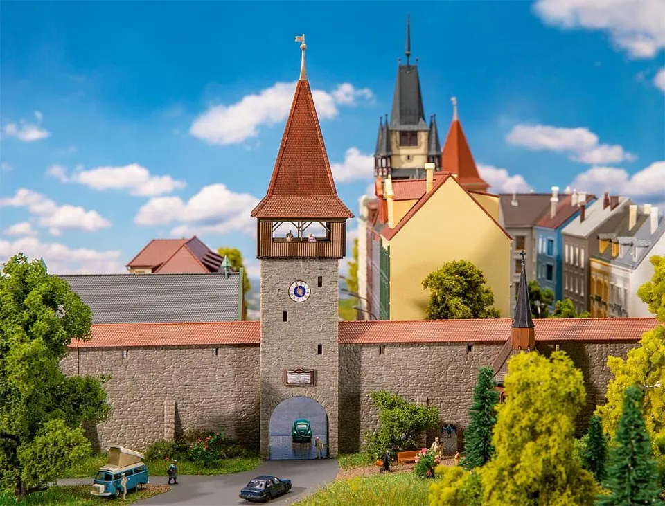 faller-altstadtturm-mit-mauer-bausatz-historischer-stadtturm-spur-n image 1