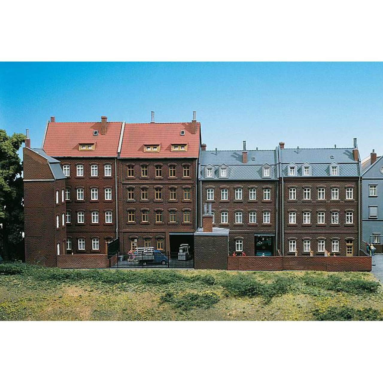 faller-130915-stadth-userzeile-goethestra-e-spur-h0 image 2