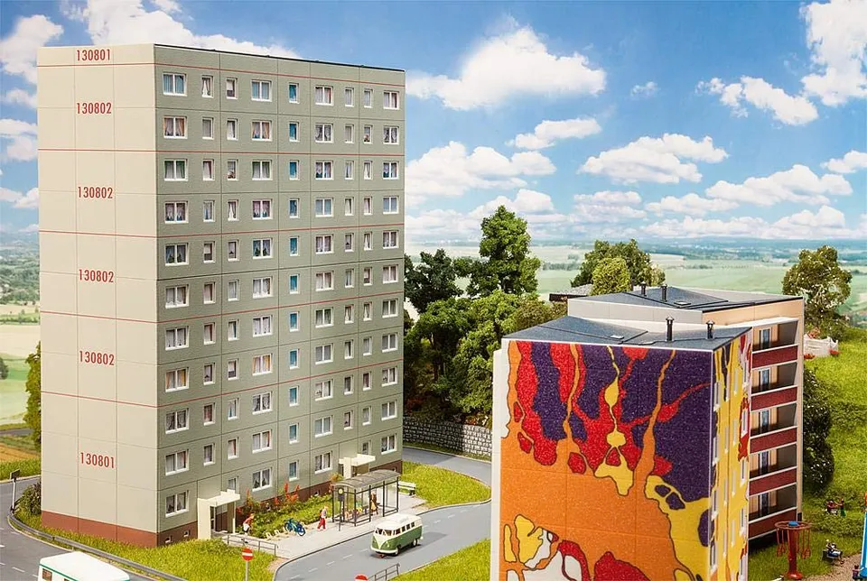 faller-130801-plattenbau-p2-basispackung-h0 image 1