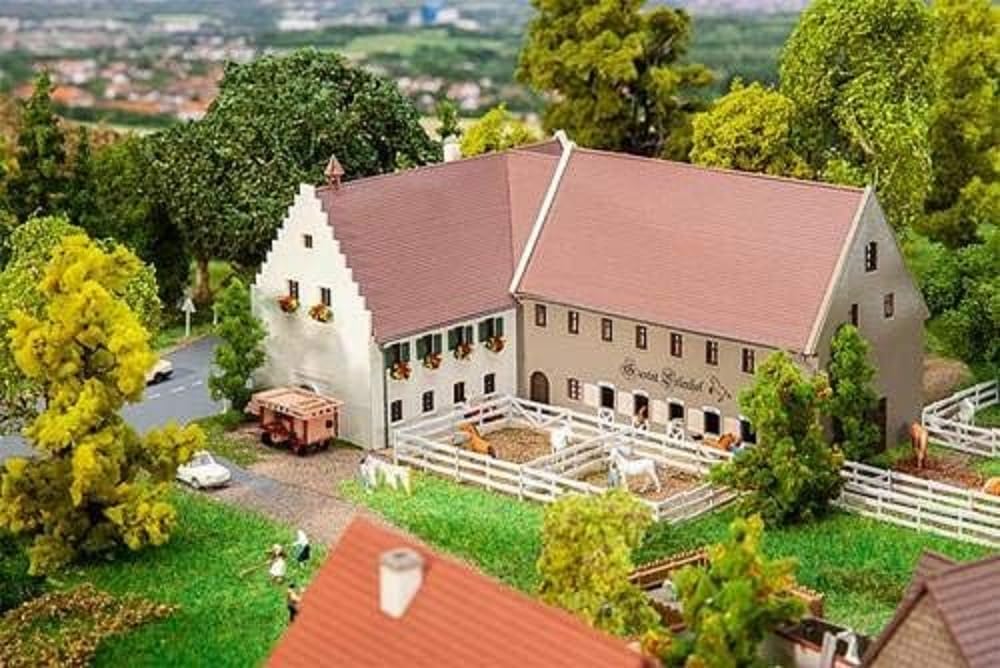 faller-gest-t-erlenhof-spur-n-bausatz-bauernhof image 1