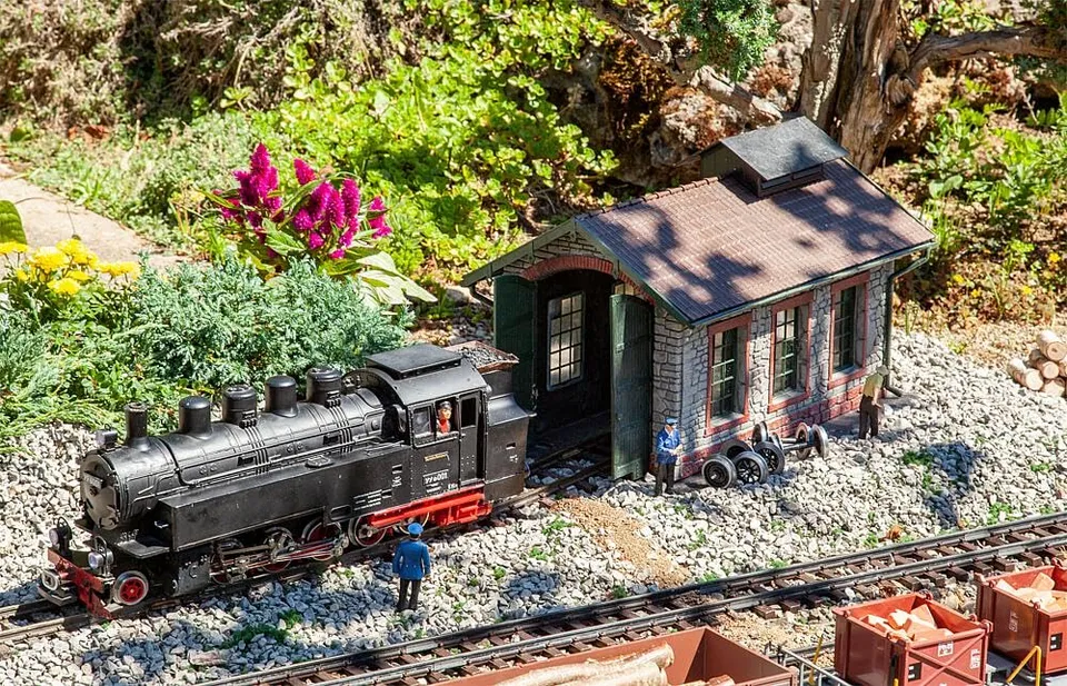 faller-pola-330890-nebenbahnlokschuppen-spur-g image 1