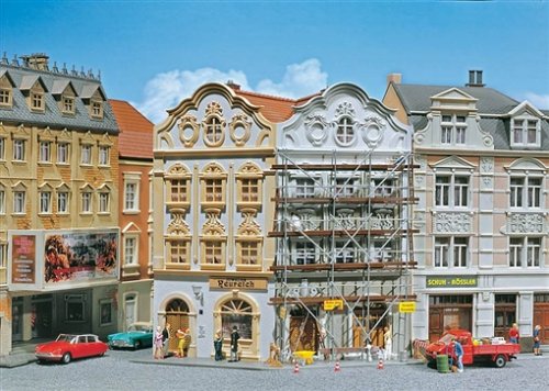 faller-130452-winkel-stadthaus-mit-malerger-st-h0-bausatz image 3