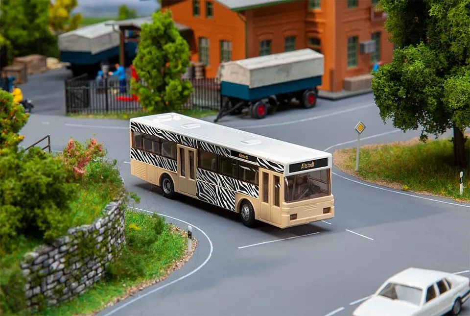 faller-car-system-start-set-bus-mb-o405-inkl-decos-spur-h0-epoche-v image 1