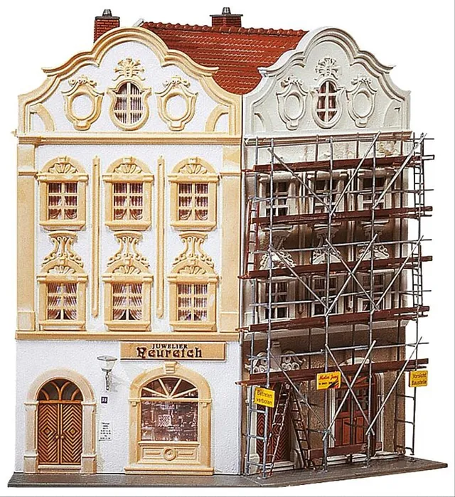 faller-130452-winkel-stadthaus-mit-malerger-st-h0-bausatz image 1
