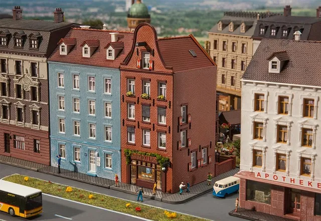 faller-fa-232335-altstadthaus-mit-zigarrenladen-bausatz-spur-n image 1