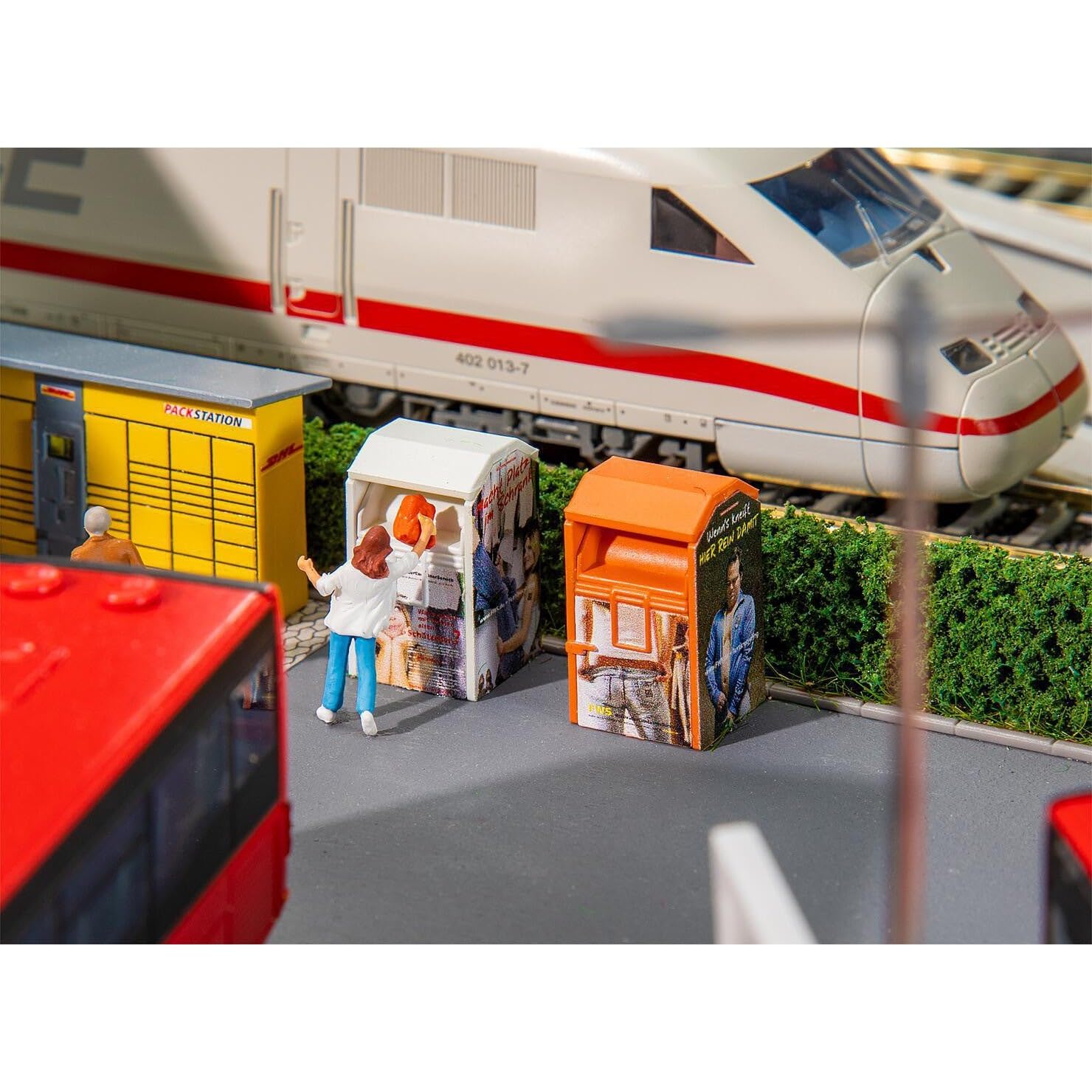 faller-180341-4-altkleidercontainer-bausatz-h0 image 2