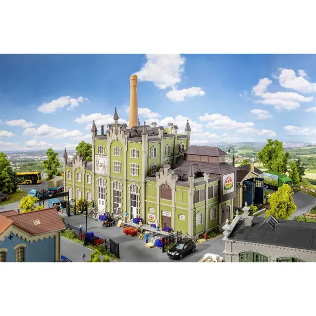 faller-190081-h0-brauerei-peschl-geb-ude-bausatz image 1
