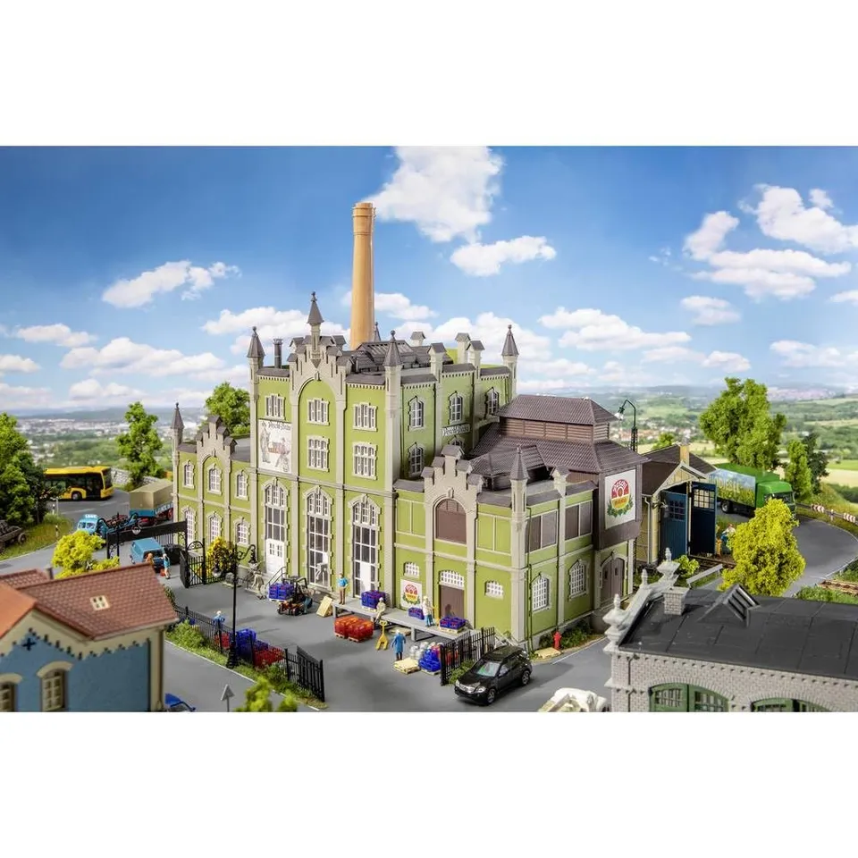 faller-190081-h0-brauerei-peschl-geb-ude-bausatz image 1