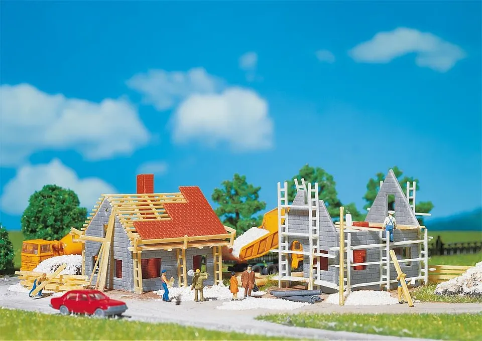 faller-232223-2-h-uschen-im-bau-baustellen-holzfarbe-spur-n image 1