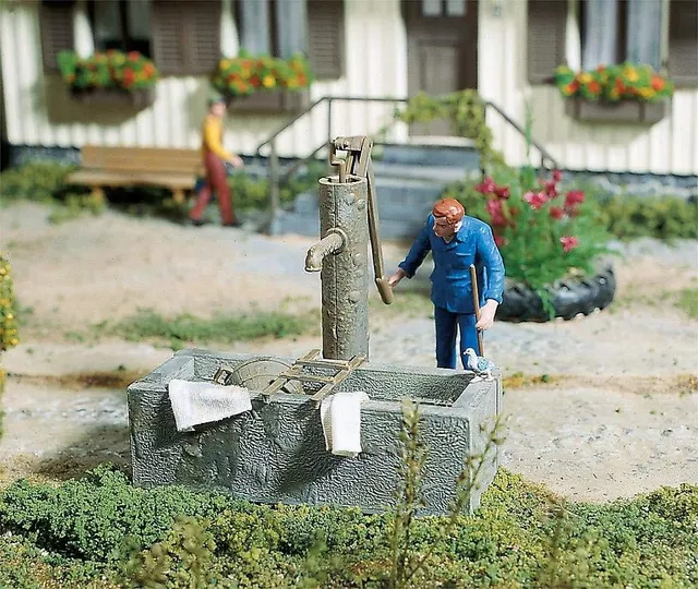 pola-333212-pumpbrunnen-mit-wassertrog-zubeh-r-spur-g-modellbau image 1