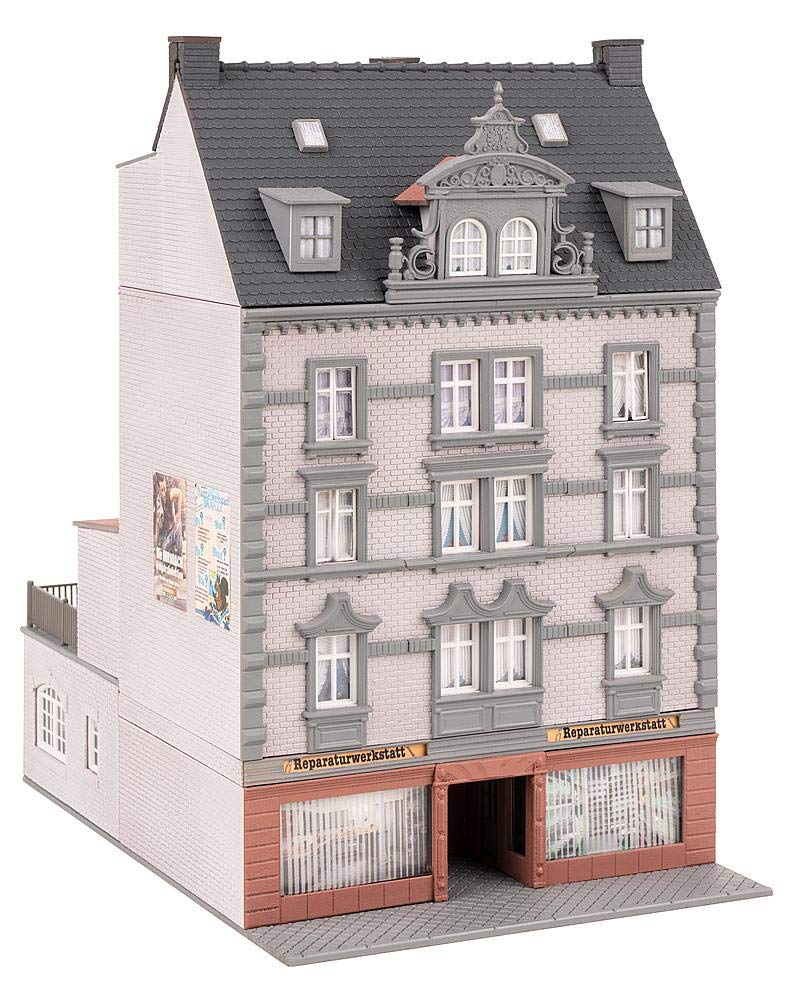 faller-stadthaus-mit-reparaturwerkstatt-spur-h0-bausatz image 1