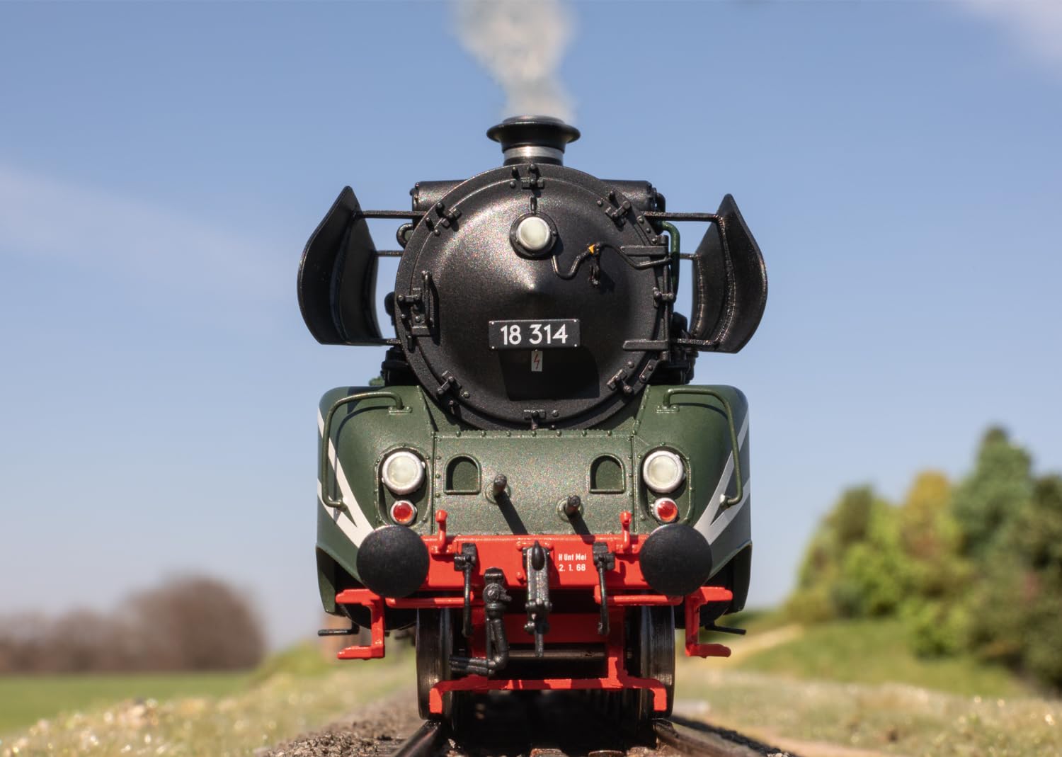 m-rklin-39029-dampflokomotive-br-18-3-epoche-iii-h0-mfx-rauch image 5