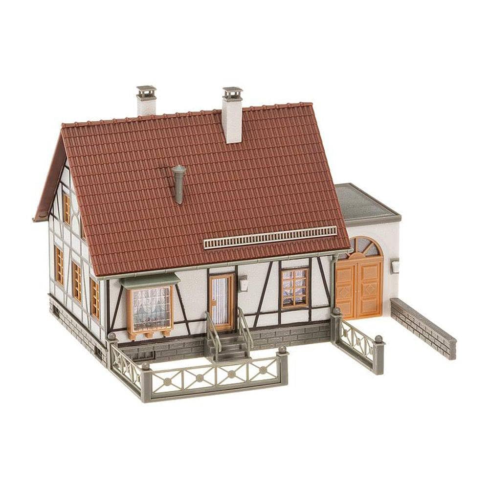 faller-130215-fachwerkhaus-mit-garage-h0-geb-ude-bausatz image 1
