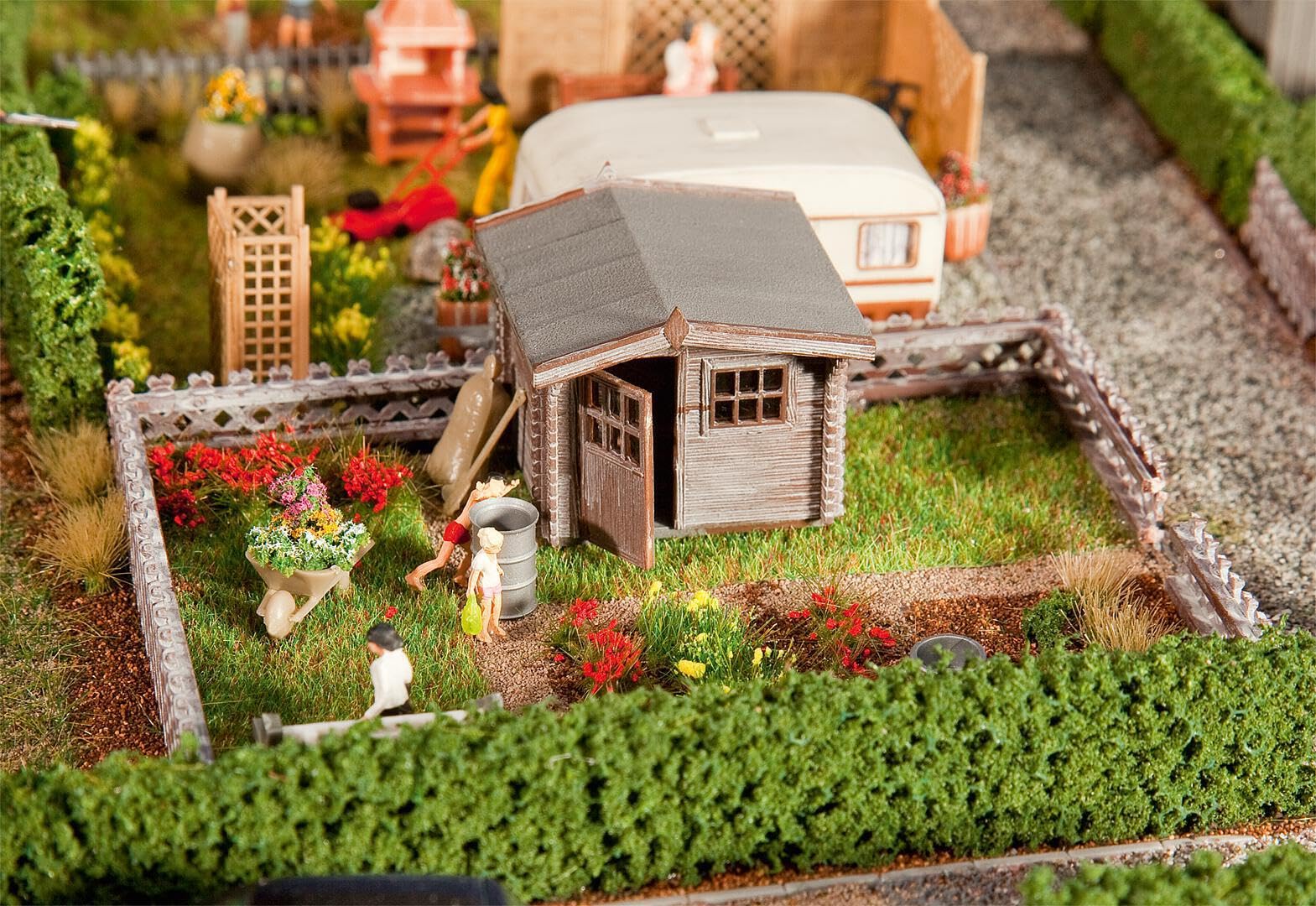 faller-180492-schrebergarten-mit-gartenh-uschen-bausatz-h0 image 4