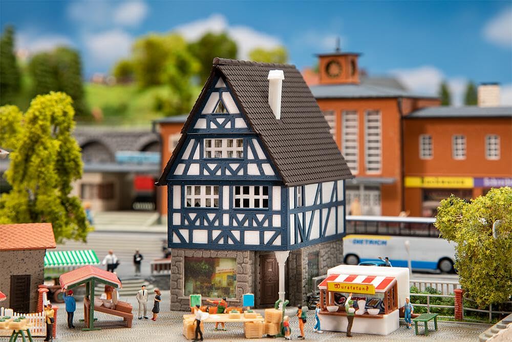 faller-232157-fachwerkhaus-mit-apotheke-spur-n image 2