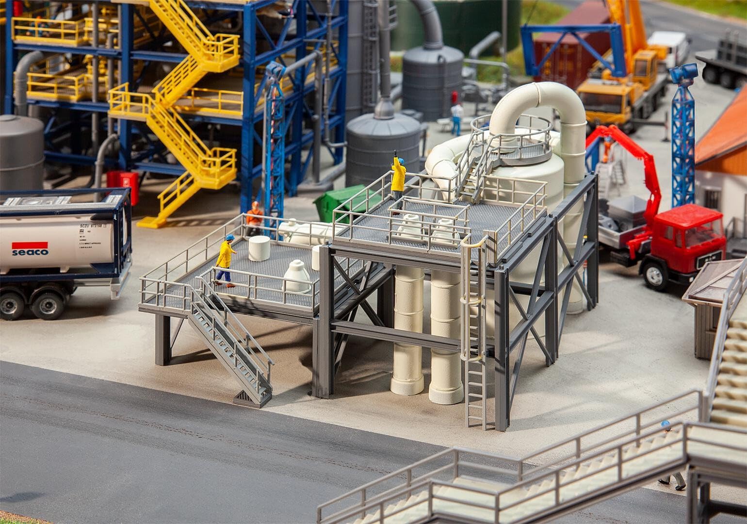 faller-apparateger-st-mit-rohrleitungen-chemieanlage-h0-bausatz image 3