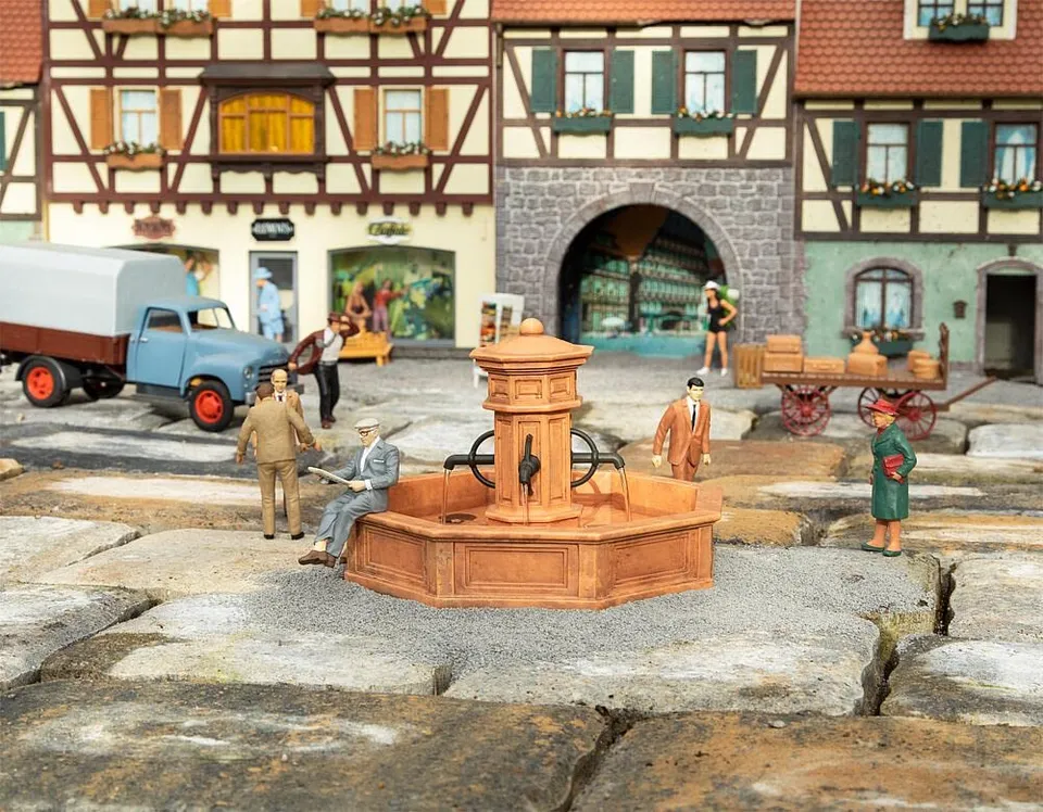 faller-pola-333154-marktbrunnen-mit-pumpe-spur-g image 1