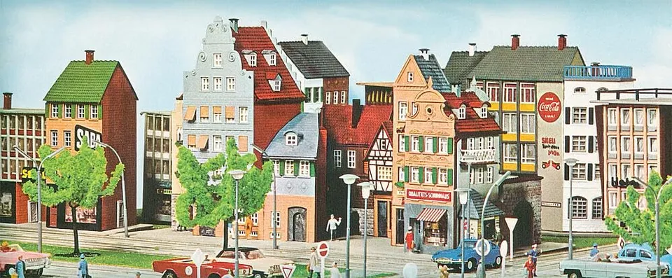 faller-b-924-altstadtblock-geb-ude-set-mit-stadtmauer-h0-epoche-ii image 1