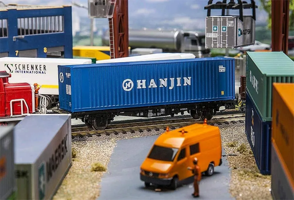 faller-180842-40-hi-cube-container-hanjin-epoche-v-fertigmodell image 1