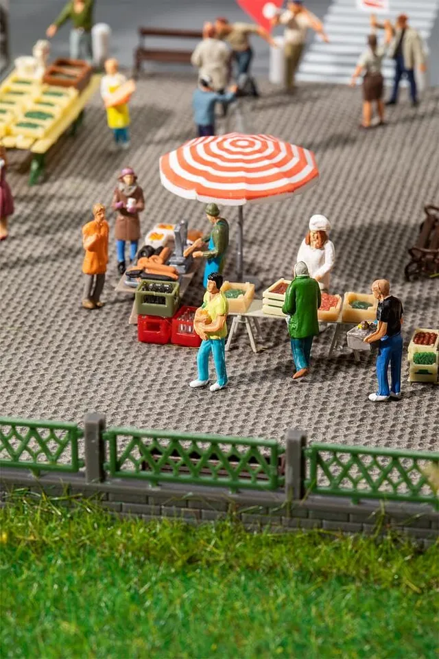 faller-h0-wochenmarkt-ii-figuren-set-bemalt image 1