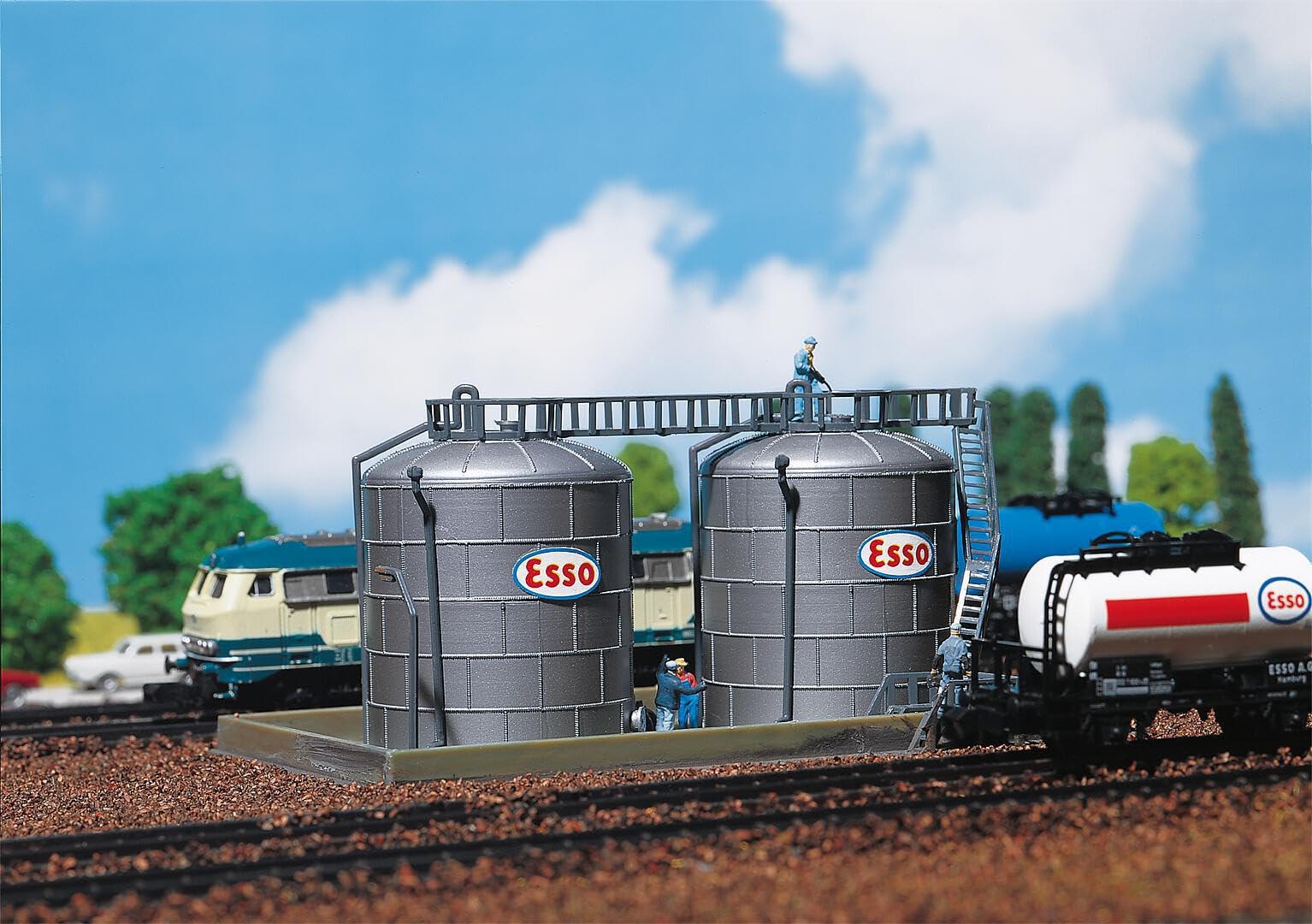 faller-222131-hochtanks-h0-mit-leiteraufgang-und-verbindungsbr-cke image 3