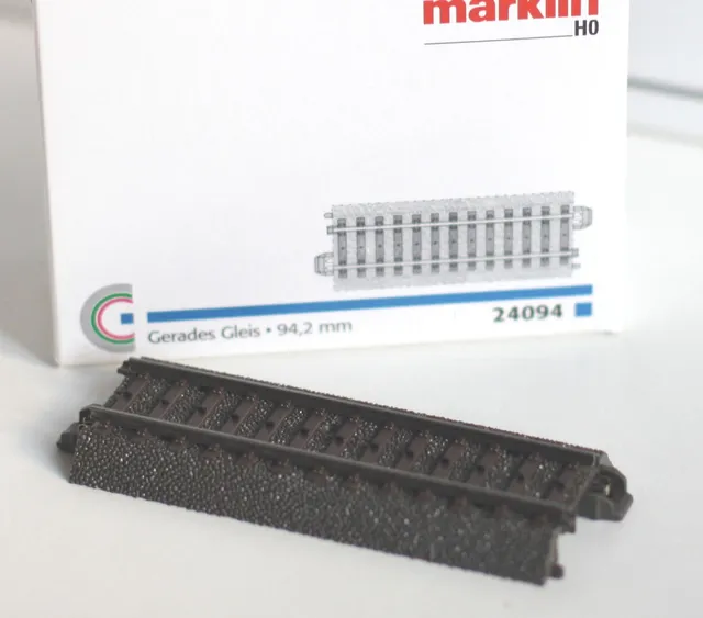 m-rklin-24094-gerades-c-gleis-94-mm-spur-h0 image 1