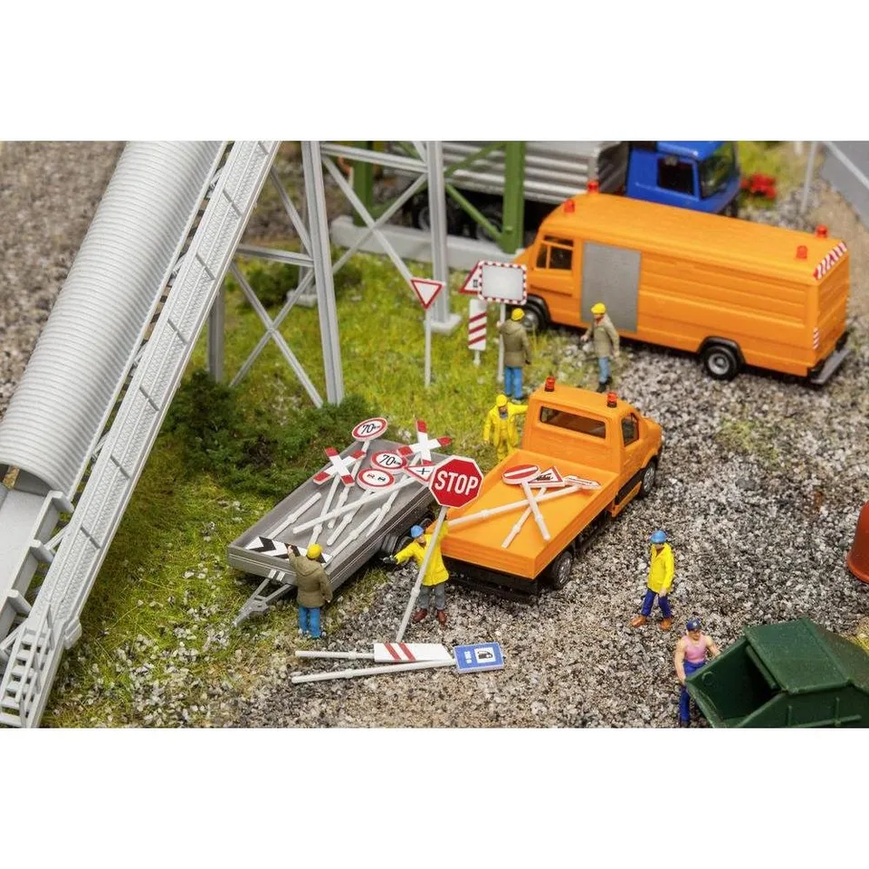 faller-180534-verkehrsschilder-set-zubeh-r-wei image 1
