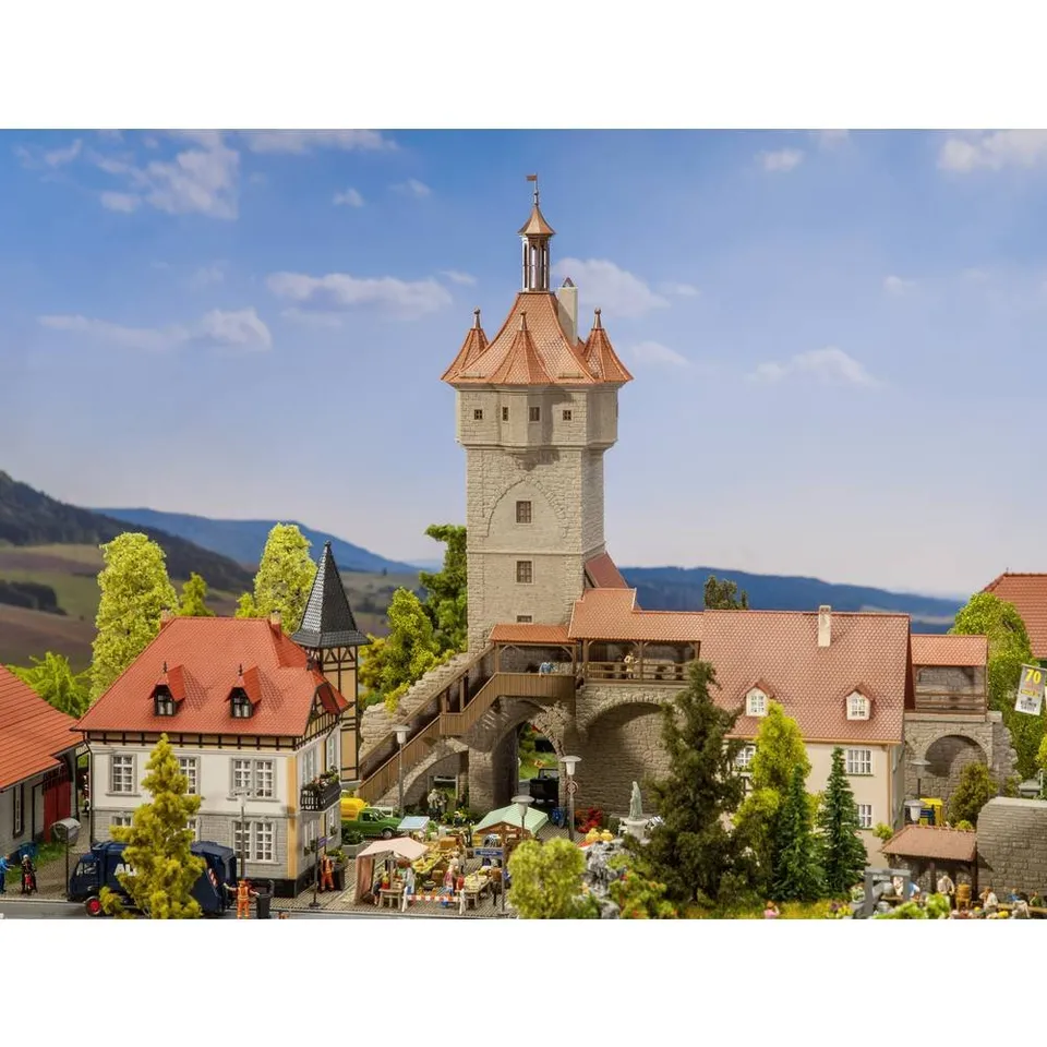 faller-130400-historisches-stadttor-taucher-h0-bausatz image 1