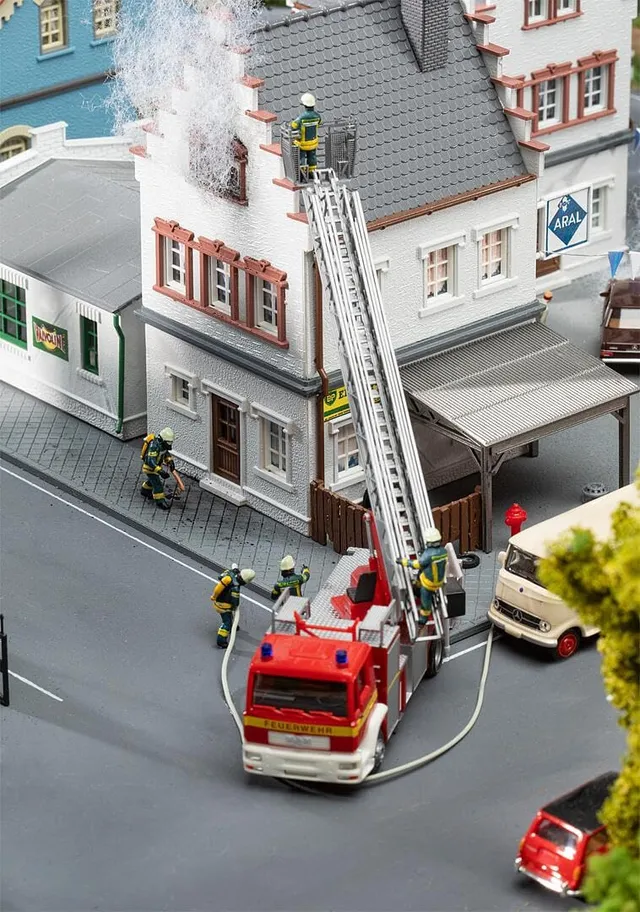 faller-151638-feuerwehrkr-fte-epoche-vi-set-ii-figuren image 1