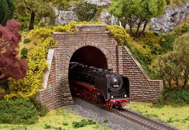 faller-tunnelportal-f-r-dampf-und-oberleitungsbetrieb-bausatz-spur-h0-298x135x9- image 1