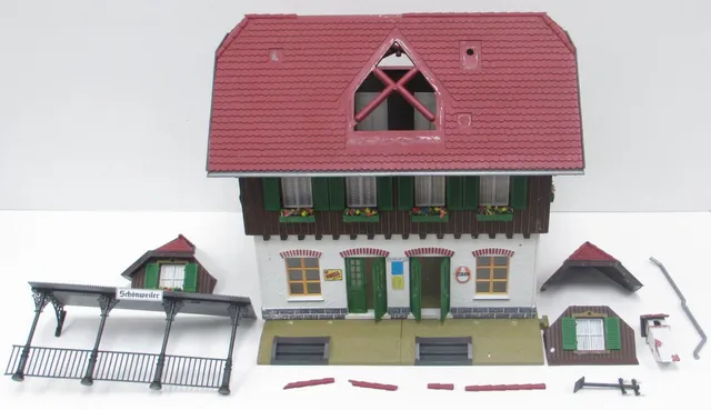 pola-330901-bahnhof-sch-nweiler-g-bahnsteig-mit-s-ulen image 1