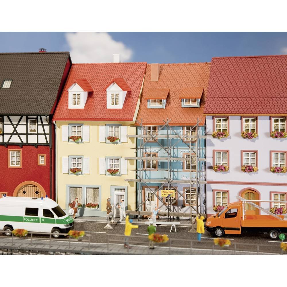 faller-130494-2-kleinstadth-user-mit-malerger-st-h0 image 1