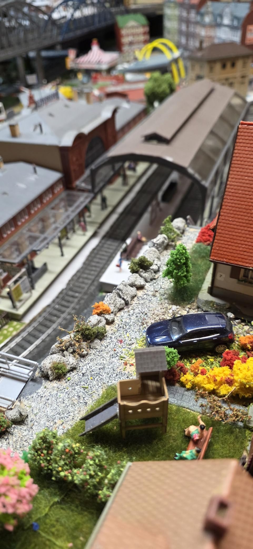 Macht den Bahnhof komplett