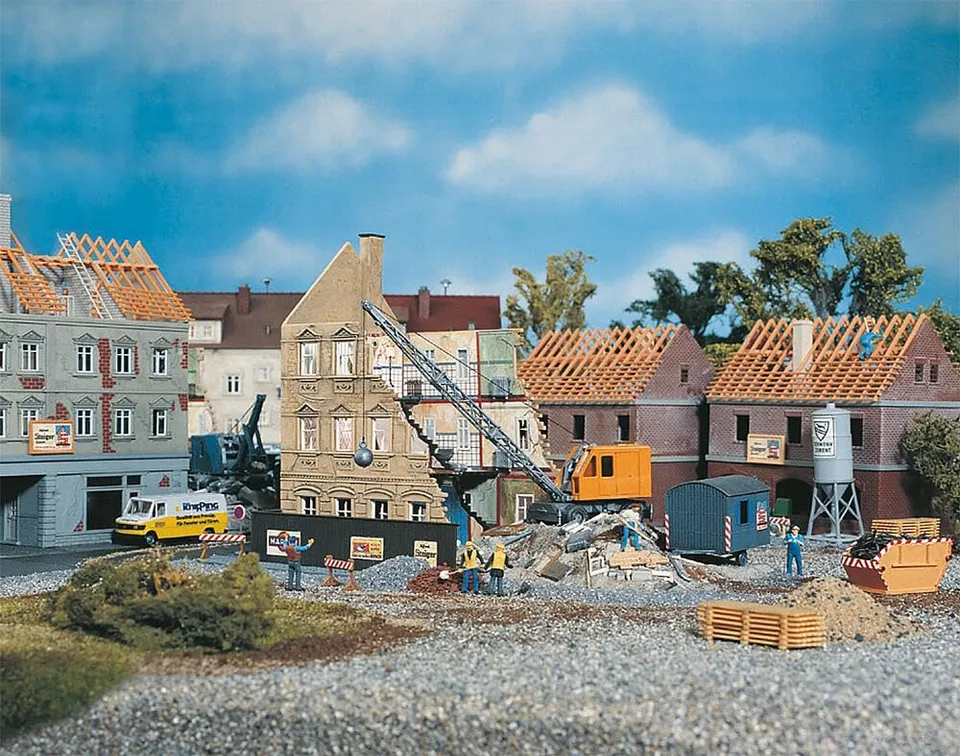 faller-130466-abbruchhaus-mit-bagger-h0-bausatz image 1