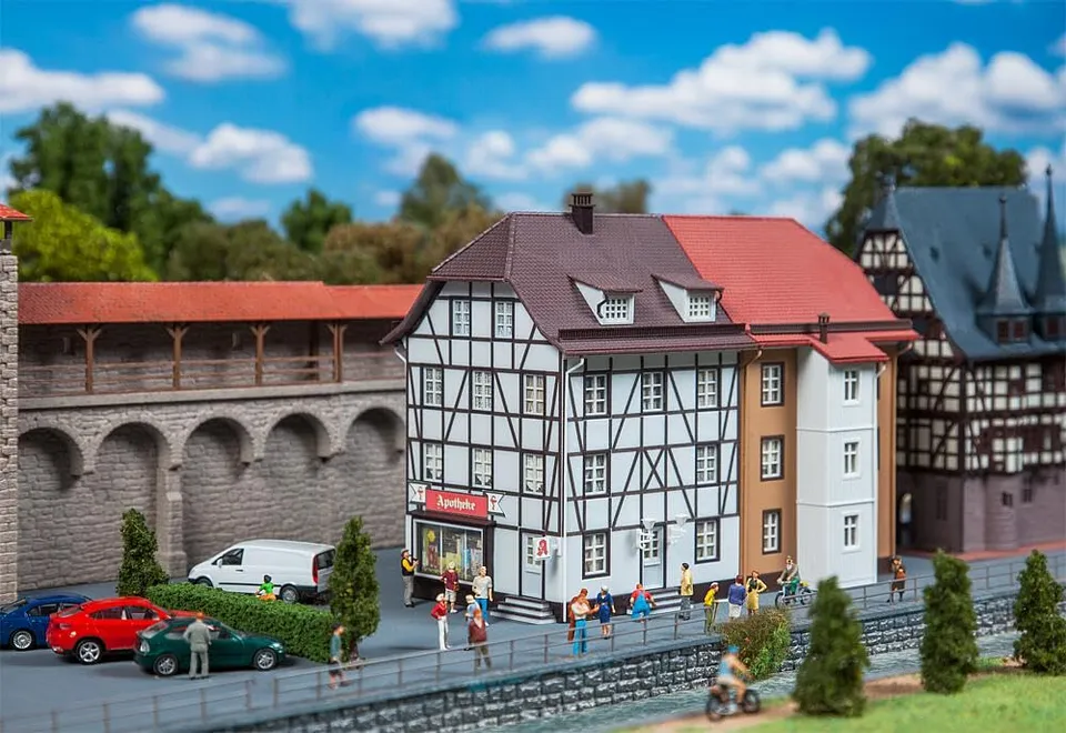 faller-130417-burgapotheke-geb-udebausatz-apotheke image 1