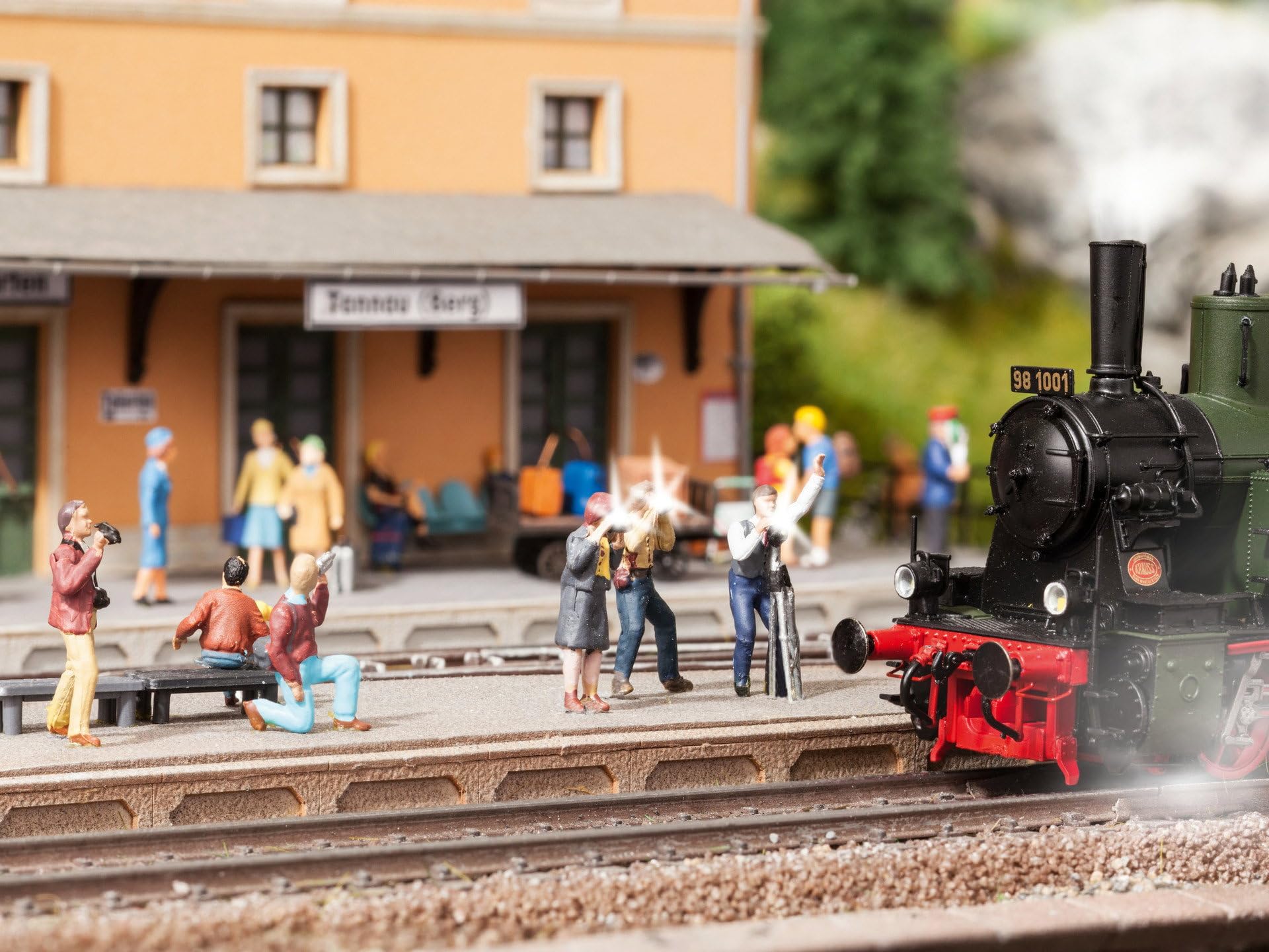 noch-fotografen-figuren-set-h0-1-87-6-figuren-stehend-und-kniend image 2