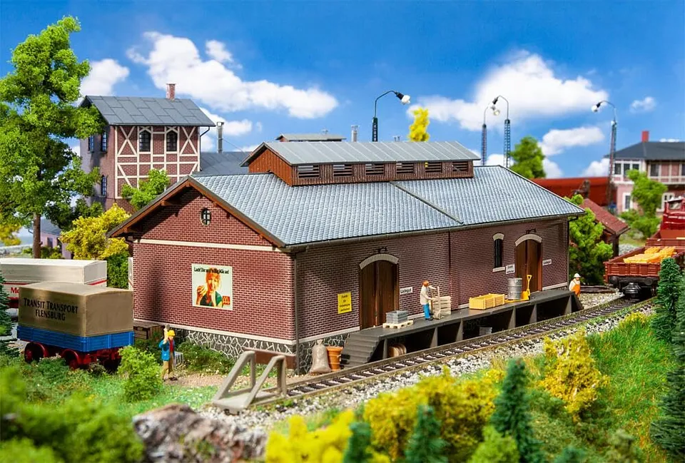 faller-g-terschuppen-klinkerbauweise-bausatz image 1
