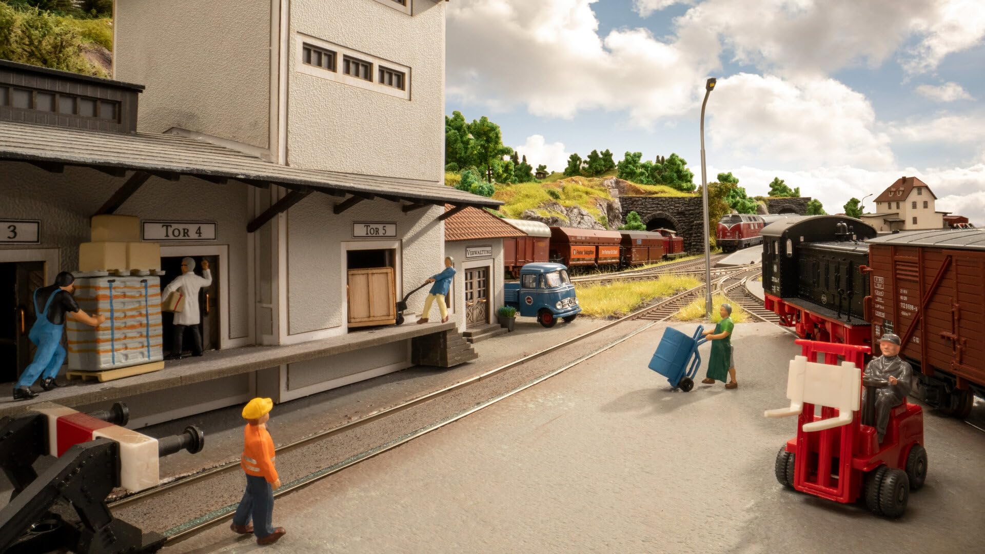 noch-easy-track-martinstadt-trassenbausatz-243-x-148-cm-h0 image 8